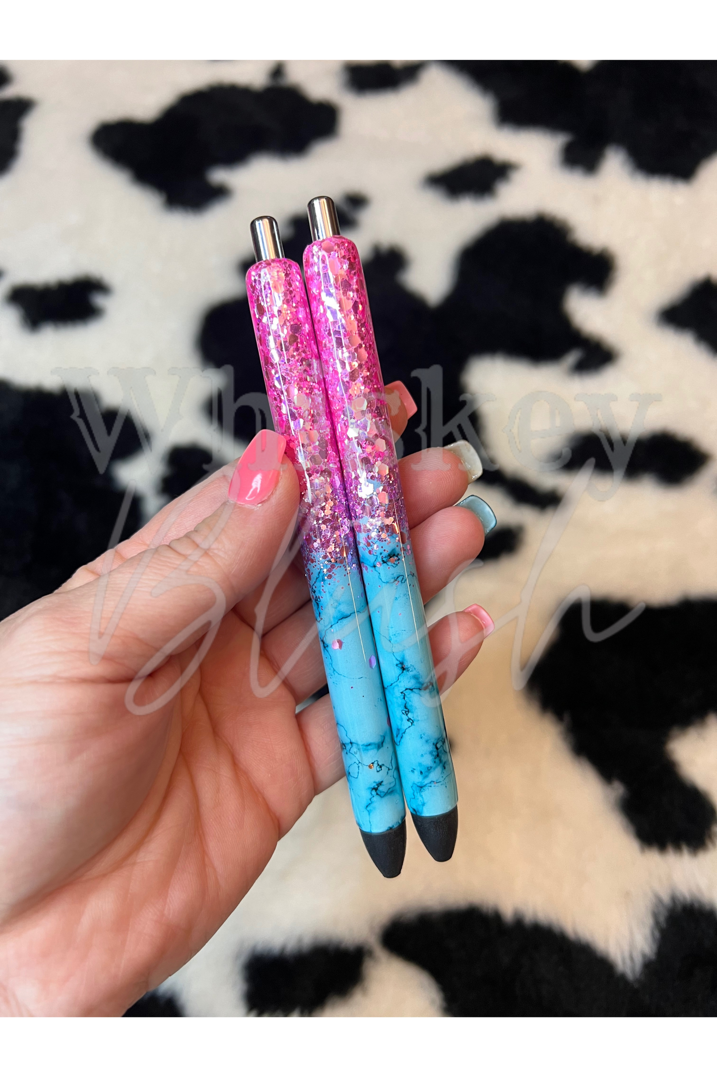 Turquoise drippin’ glitter pen